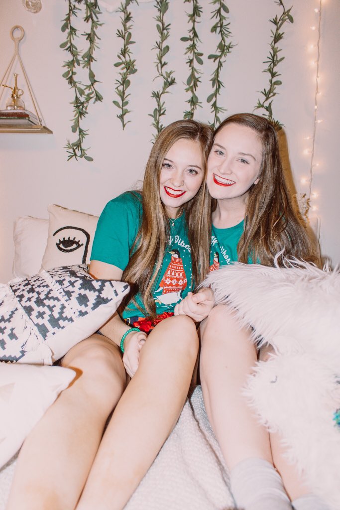 KeeterKelsey's tweet photo. Happy HOLLA days from the cute and cringy fam!! 🎄❤️ https://t.co/YxnFGp0w6u
