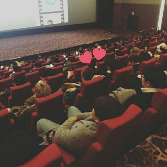 BESTFRIEND__92's tweet photo. 181206 #CHANYEOL #BAEKHYUN 😍
นั่งติดกันเลยน้าาา

[Via : B_hundred_Hyunu] https://t.co/ZR0HHWmFya