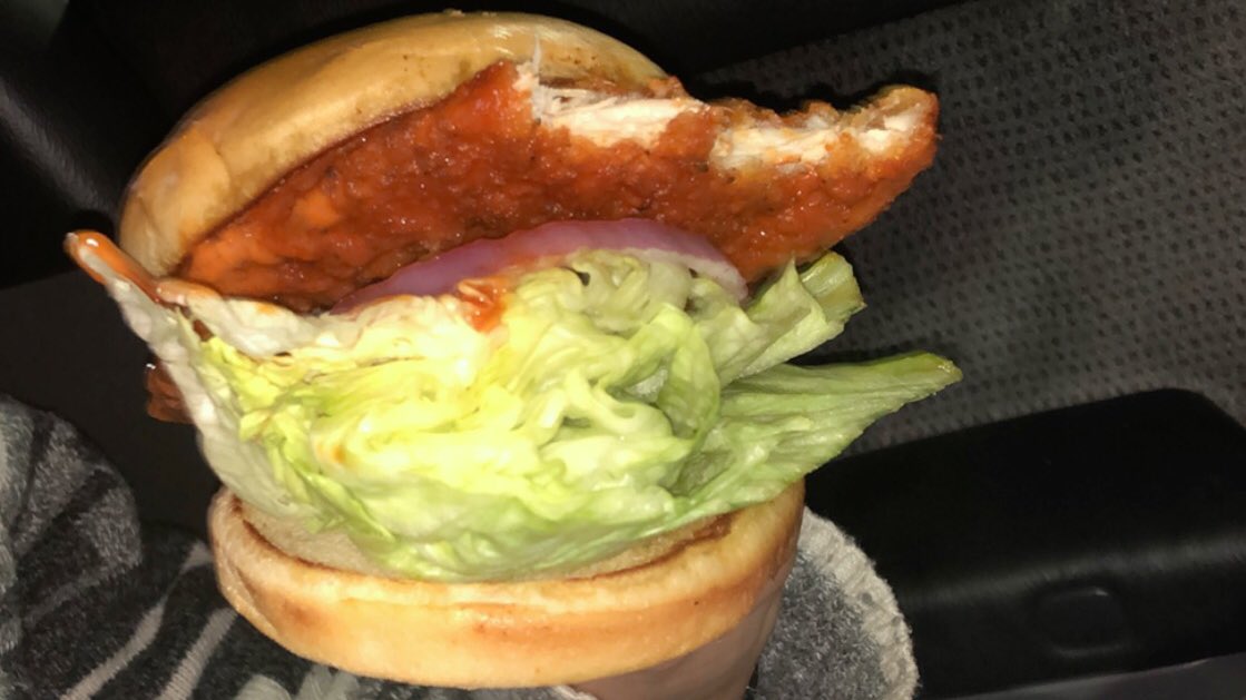 bradelly's tweet photo. Yo @Applebees could I get some chicken with my lettuce? https://t.co/0oFypI6sei