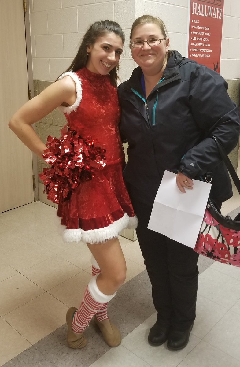 MsBoyntonSCN's tweet photo. A few more fun photos from the #STCCares event tonight! #starssupportstars #scnpride #scnpsych1 #SCNHGIalumn https://t.co/hPkQHtEnC8