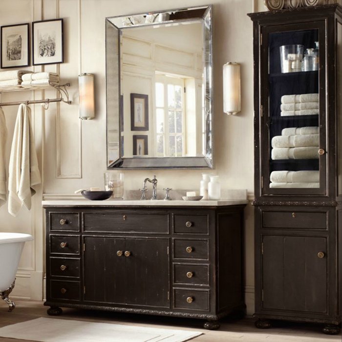 Mirror_Decor's tweet photo. Square or rectangular mirrors are the most commonly available for decorating, but don’t limit your ideas to only these shapes. Round mirrors can be used as a central focal point in rooms and make spaces feel more relaxed and inviting. #mirrormirror #homecollection #homefurnishing https://t.co/P4zN5TjBRa