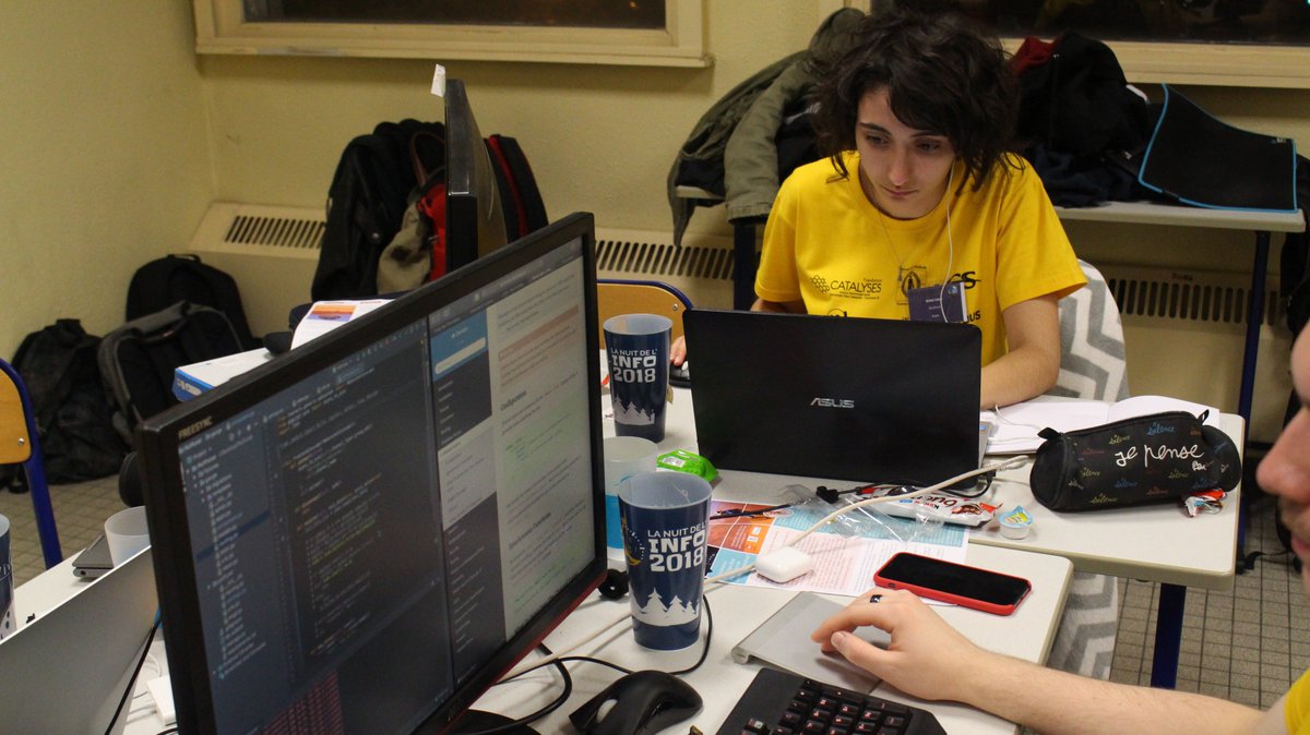 FuretPa1's tweet photo. Les #belettes sont toujours au top ! Malgré la fatigue, on reste sérieux et de bonne humeur 💪 #nuitinfo2018 #nuitdelinfo2018 #DefiJobOpp @JobOpportunIT_ https://t.co/xsuqx0X1to