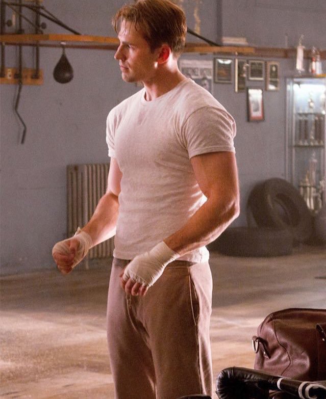 토니 부위별 근력 운동 시작해서 스팁이 트레이닝 해주는데 모든 동작마다 밀착해서 알려주다보니...
서로 슬슬 신경쓰이고 이게 트레이닝인지 새로운 플레이인지 헷갈리는 스토니...