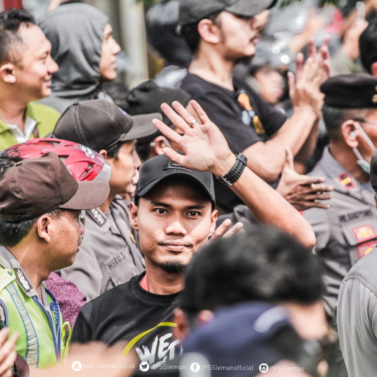 PSSleman's tweet photo. Kemeriahan dan antusiasme luar biasa dari perayaan PSS Juara Liga 2 musim 2018. Terimakasih, musim yang sangat fantastis. Sampai jumpa di kompetisi Liga 1 musim 2019, kita berjuang bersama kembali. 🦅 #PSSleman #COSE https://t.co/AchXJO3wNf