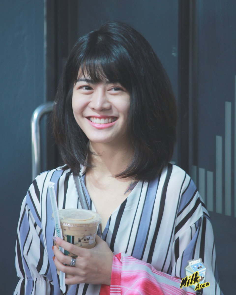 Milky_Area's tweet photo. วันนี้สดใสจุงงง ☺☺☺ 
มาหาแล้วน้า คนเก่ง
เจ้ารอยยิ้มของบ้าน
รอบบายเจอกันน้า จุ๊บๆ 
#สมายลี่มิ้ลกี้ #ด้อมสเมิร์ฟ https://t.co/OAmlmFizov