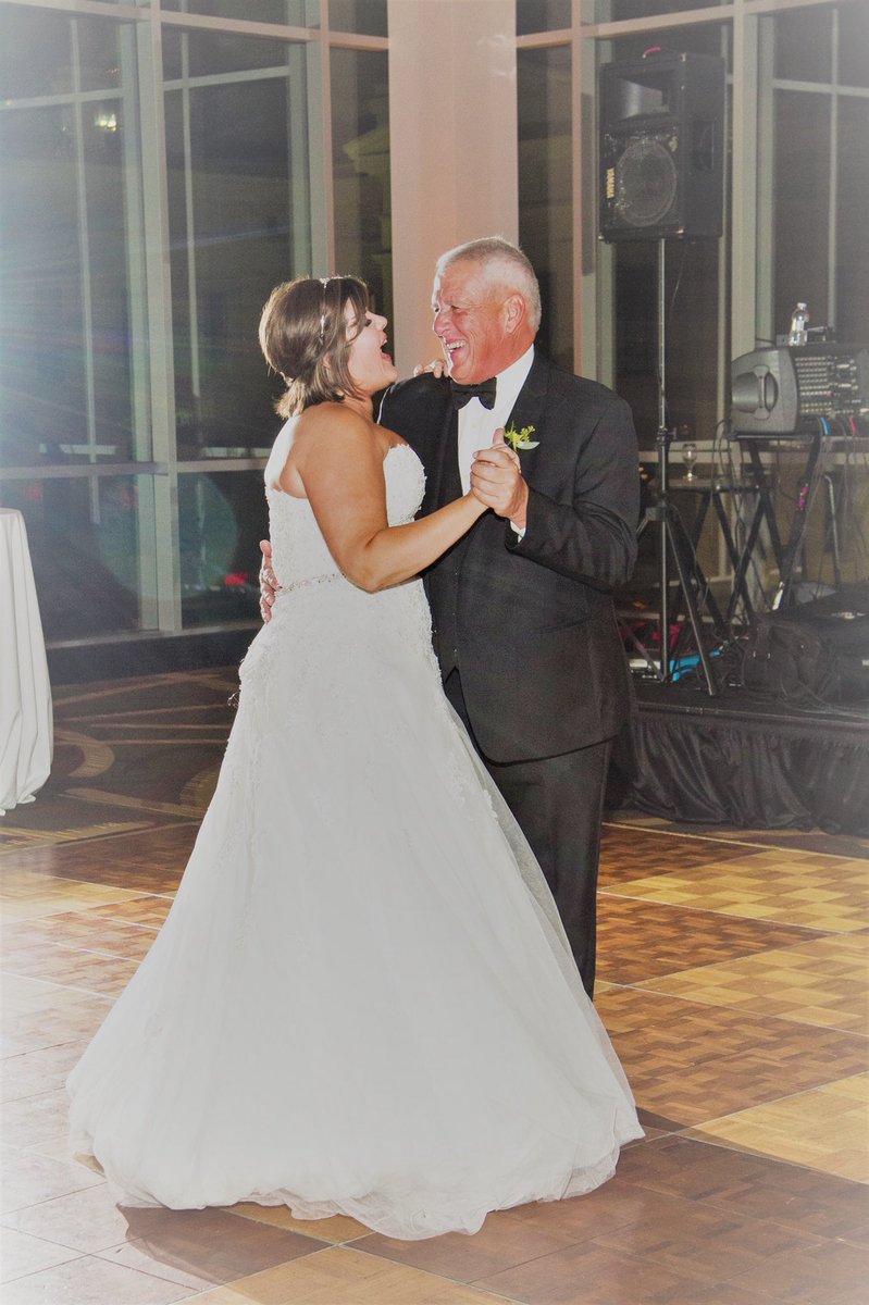 CathyLee81's tweet image. Throwback Thursday❤️ #notthatlongago #PenceNewLeeWeds #oneofthoseismydad 😂