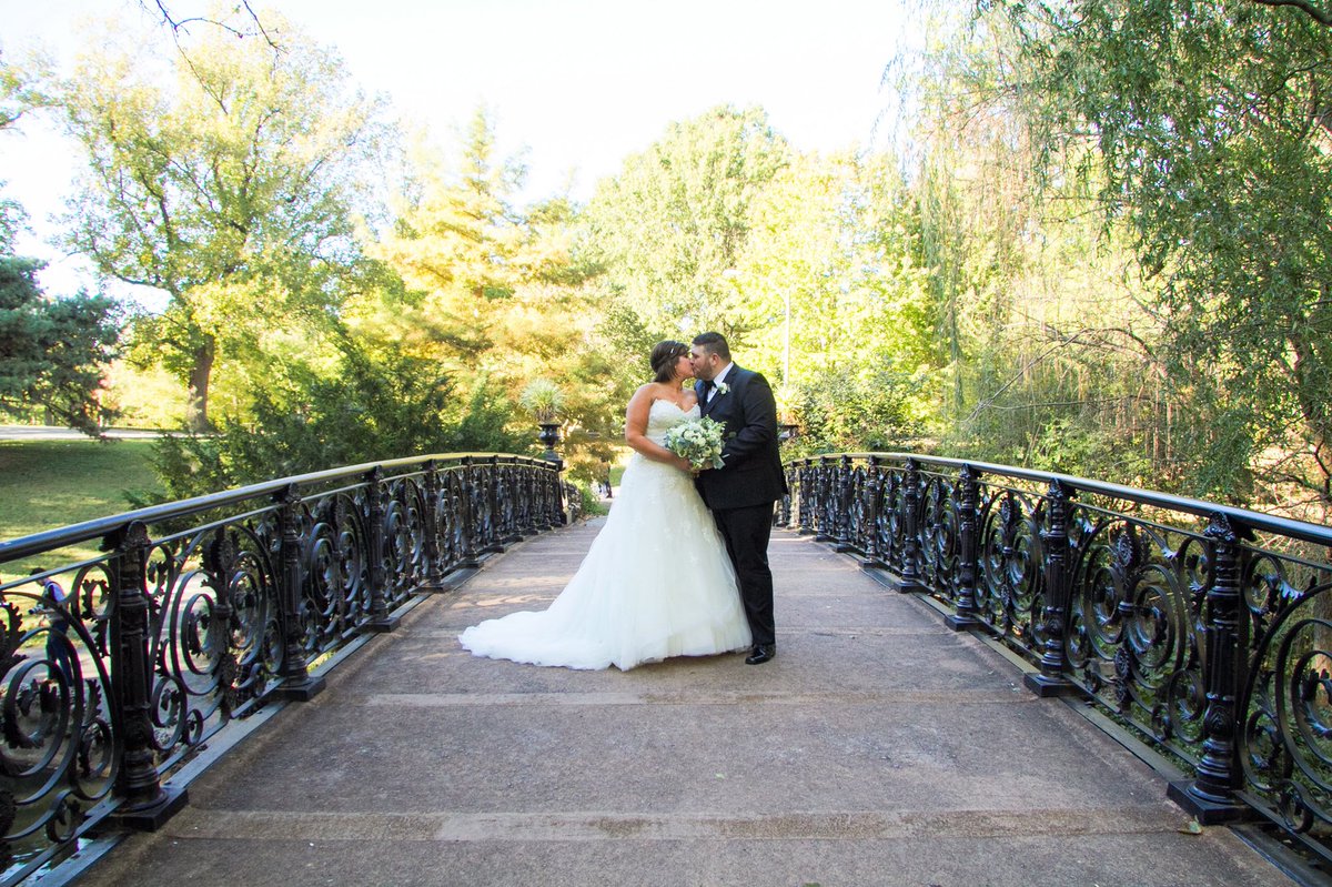 CathyLee81's tweet image. Throwback Thursday❤️ #notthatlongago #PenceNewLeeWeds #oneofthoseismydad 😂