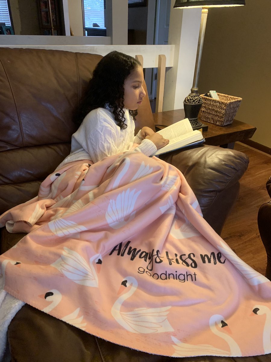 Demegarr3's tweet photo. @ErinCondren old man winter is on his way! My little ones will be cozy and warm with their EC Sherpa blankets! https://t.co/wGkkX7Sls4