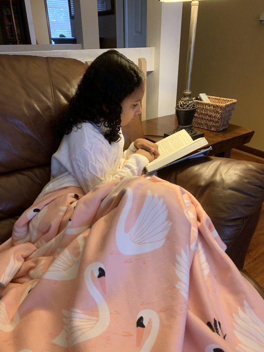 Demegarr3's tweet photo. @ErinCondren old man winter is on his way! My little ones will be cozy and warm with their EC Sherpa blankets! https://t.co/wGkkX7Sls4