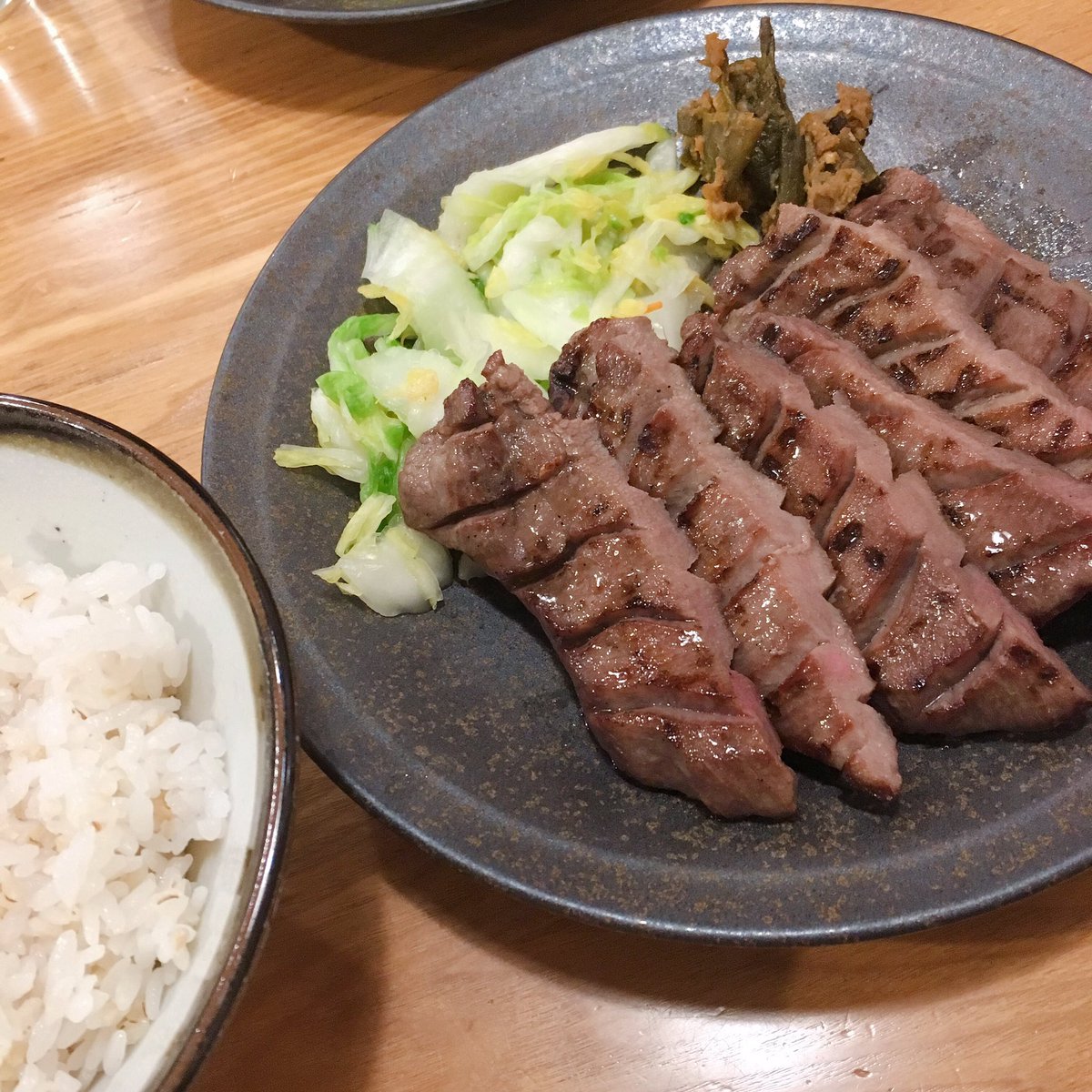 (雨のため車内からドーム?)仙台公演から昨晩帰宅しました、昨日の昼公演後、自宅に着いたのが夜3時頃とかだったんだけど素晴らしく快眠で元気に起きました。らぶフェスは健康に良い。間違いない。ありがとうらぶフェス2018!!!!!
宮城も大変美味しくて楽しかったーー!!!また来たい!平泉にも行きたい! 