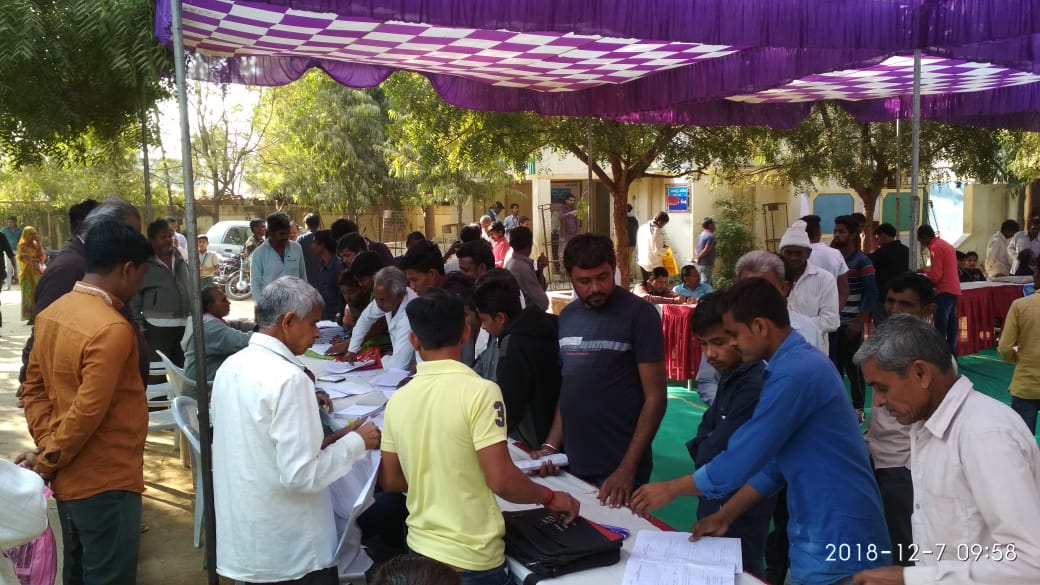 DharamdipsinhR's tweet photo. @PKalol @RACGandhinagar @CollectorGnr સાચો લાભાર્થી સરકારી સહાય થી વંચિત ન રહી જાય અને પારદર્શી પ્રશાસન ની પ્રતીતિ માટે નાગરિકો ની રજૂઆત નો ઘર આંગણે ઉકેલ માટે ચોથા તબક્કા ના સેવા સેતુ કાર્યક્રમ અંતર્ગત ખડાત ગામે સેવાસેતું કાર્યક્રમ. ... https://t.co/6lOGHYo1bD