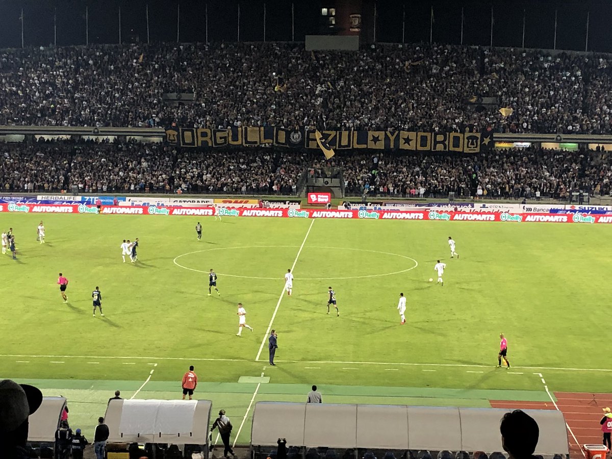 FedericManzo's tweet photo. Final Empate @PumasMX con @patybaezg @JTrianaT @carbeloscar #PumasvsAmerica #draw #1-1 #PorNuestraHistoria #SoyDePumas #PorLaOctava #PorNuestraHistoria https://t.co/Pb6HN74xVk