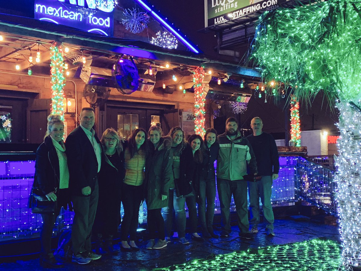 CarlingbDPT's tweet image. I spy @BaylorDPT faculty and a whole lot of Xmas lights! #texmex #labimmersion #DPTin2