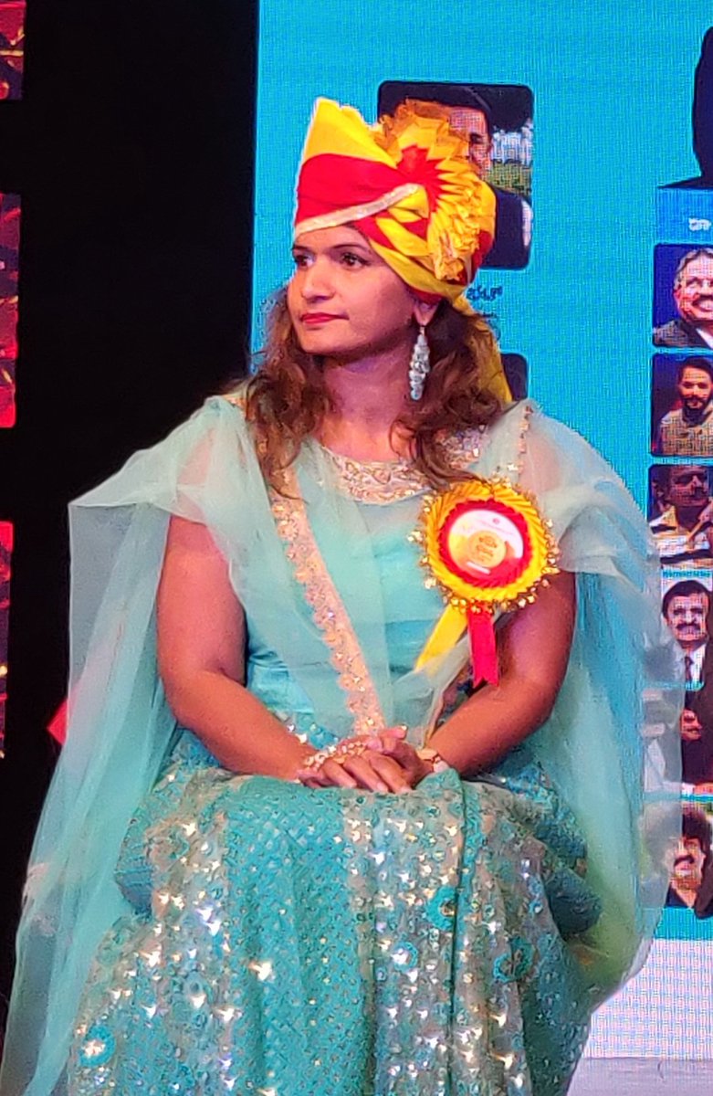 drmalnad's tweet photo. Mithrare... Received 
KANNADA RAJYOTHSAVA AWARD 
By New Papers Association of Karnataka
Along with Great Achiever's
Samsthege Dhanyavada...
Proud to be Kannadigaraagiri..and proud to wear this Red and Yellow color
#drshamithamalnad #kfi #kannada https://t.co/8stcrrgkma