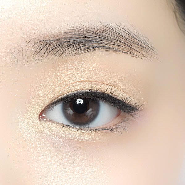 beautyskymu's tweet photo. อันนี้จะเป็นอีกสิ่งที่ sold out หรือเปล่า555555 Look at my eye BE104 향초켜고 거품목욕 พิมฐาใช้เป็นไฮไลท์ให้เปลือกตาสว่าง กลิตเตอร์คือไม่เป็นเม็ดใหญ่ ทำให้ตาดูเป็นธรรมชาติม๊ากกก ตอนแรกฟังผิดว่าใช้ใต้ตาล่าง แต่จริงๆใช้กับตาบนน้า OTL ใต้ตาใช้พาเลท universe ค่า https://t.co/sg6oLgaQZO