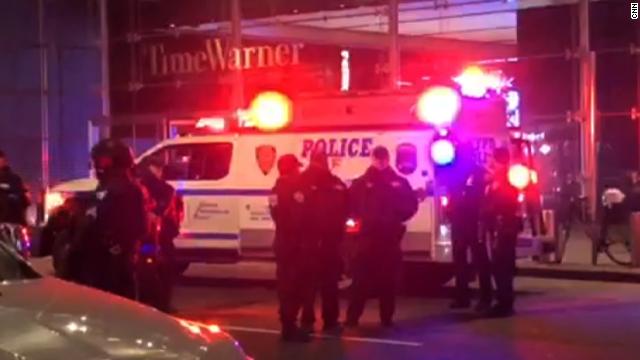 Police give the all-clear for CNN employees to return to offices in New York after a bomb threat forced an evacuation. https://cnn.it/2E7F7Phย