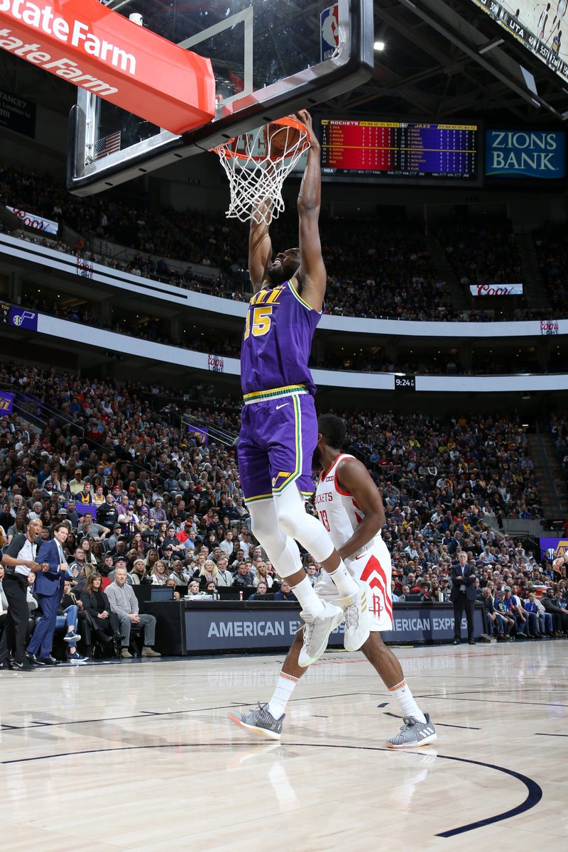 Derrick Favors has sparked the @utahjazz with 18 PTS, 6 REB off the bench!
#TeamIsEverything 85
#Rockets 54
📺: @NBAonTNT