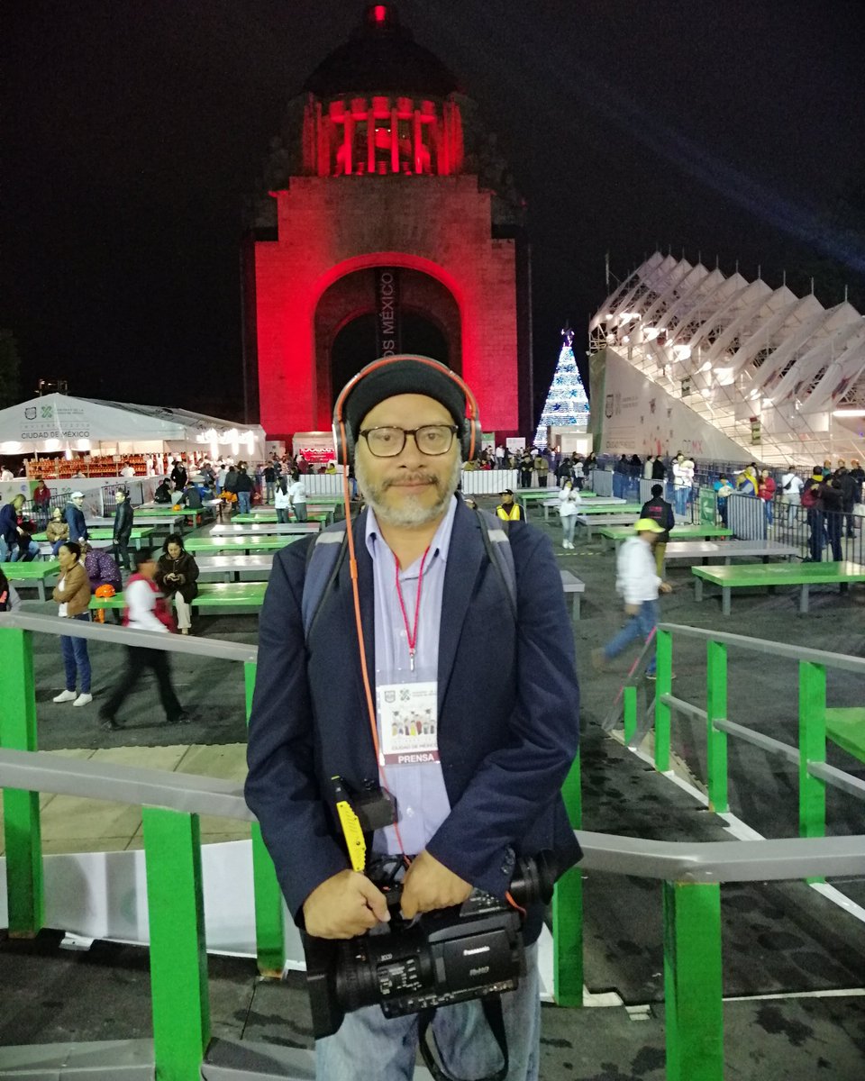 hito_japones's tweet photo. En la inauguración de la pista de hielo. #CDMX #FelizJueves #revistacheckout #turismo #viaja #Destino #pinchifrío #vamosapatinar https://t.co/cqhYhDwPRS