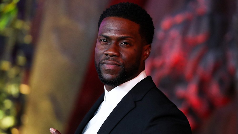 Variety's tweet photo. Kevin Hart is out as host of the 2019 #Oscars after the Academy issued an ultimatum about his past tweets https://t.co/VRf35N86P4 https://t.co/amtIthZkFr