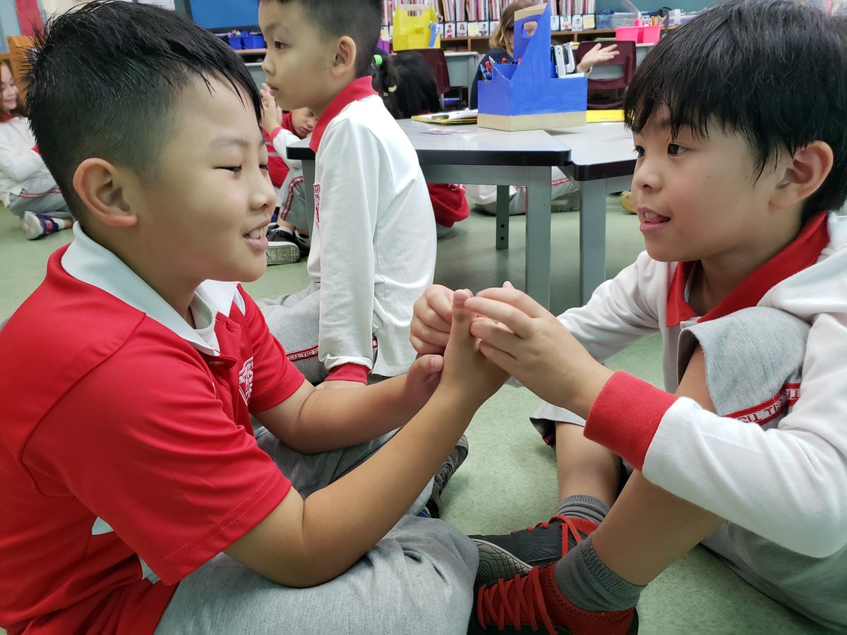 MissCBritton's tweet photo. Learning to plan a story across our hands! #TISMacao #writingpartners #lucycalkins #writersworkshop https://t.co/XxyEj6Fqef