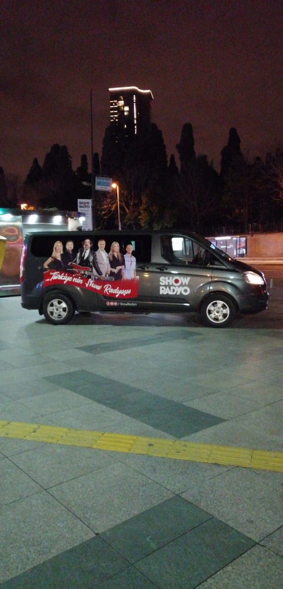 Mecidiyeköy'den günaydın ☀️
<a href="/Cevahir_AVM/">İstanbul Cevahir</a> önünden canlı yayındayız! 
Dinleyicilerimize <a href="/krmzkedikitap/">Kırmızı Kedi Yayınevi</a> ve <a href="/cinaryayinevi/">Çınar Yayınları</a> 'nden kitaplar hediye ediyoruz. Tüm dinleyicilerimizi bekliyoruz!
<a href="/muratguloglu/">Murat Guloglu</a> <a href="/yoncabaygin/">yoncik</a> <a href="/Hakandemirr/">hakandemir</a> <a href="/ShowRadyo/">Show Radyo</a>