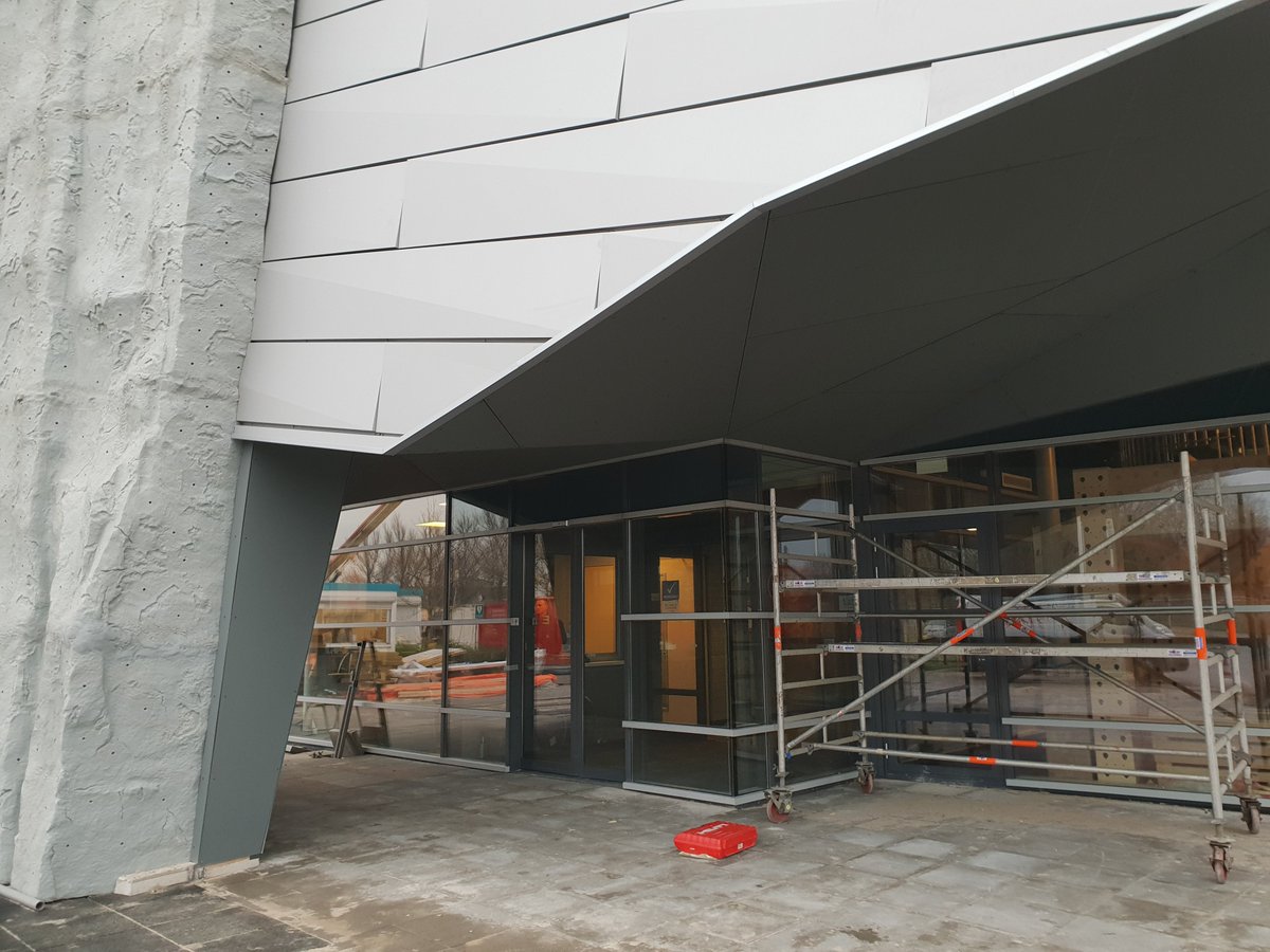 MZAllpro's tweet photo. Voor het project Klimhal te Leeuwarden verzorgd MZAllpro de aluminium  composiet panelen.  De architect wenste meer diepte in zijn gevel en dit  is d.m.v. een reliëf-lijn in elk paneel en een montage in halfsteens  verband verkregen. https://t.co/e43WBj4GqN