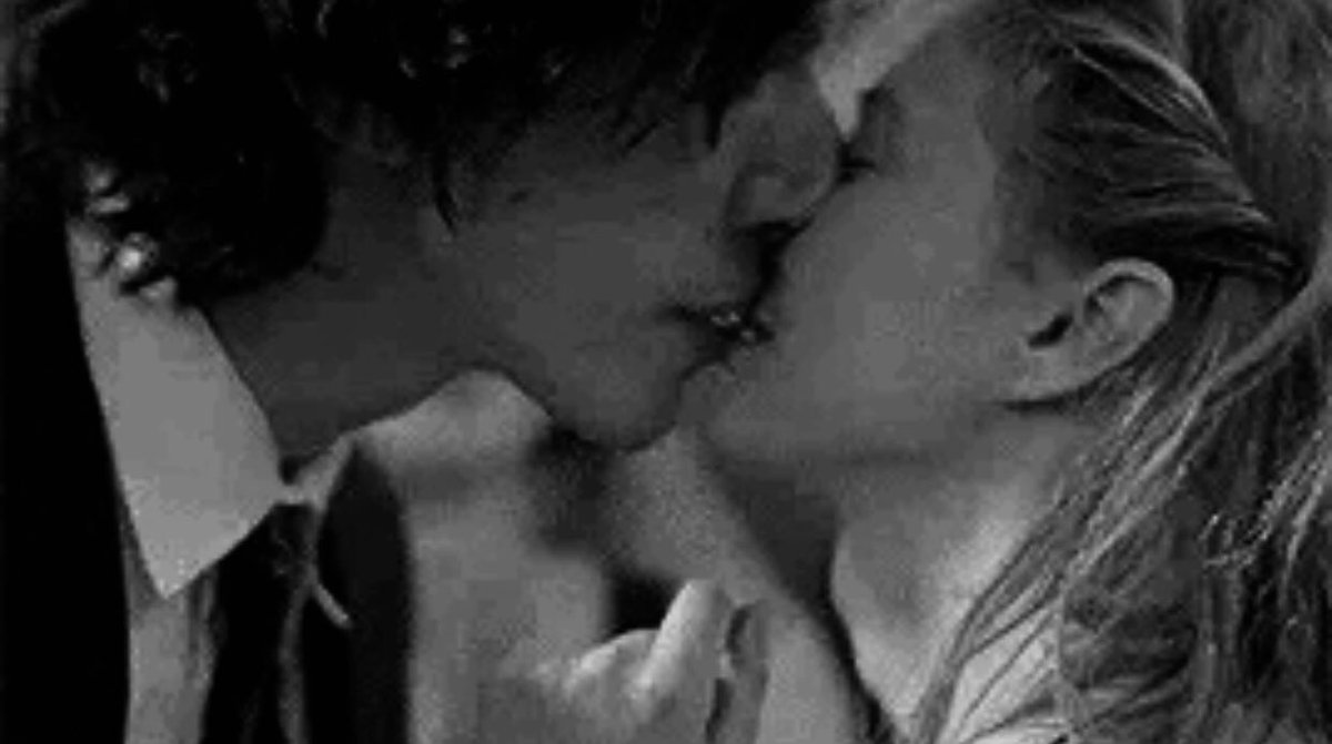 ConnixKo's tweet photo. @C0NFLICTEDKYL0 Once the sky darkened, they both decided to turn in for the night. They gathered their things and Ben walked Kaydel to her quarters. 

“I had a really good time, Ben. Thank you for everything.”

She somehow worked up the courage to reach herself up and kiss him. https://t.co/zToTrqD6RF