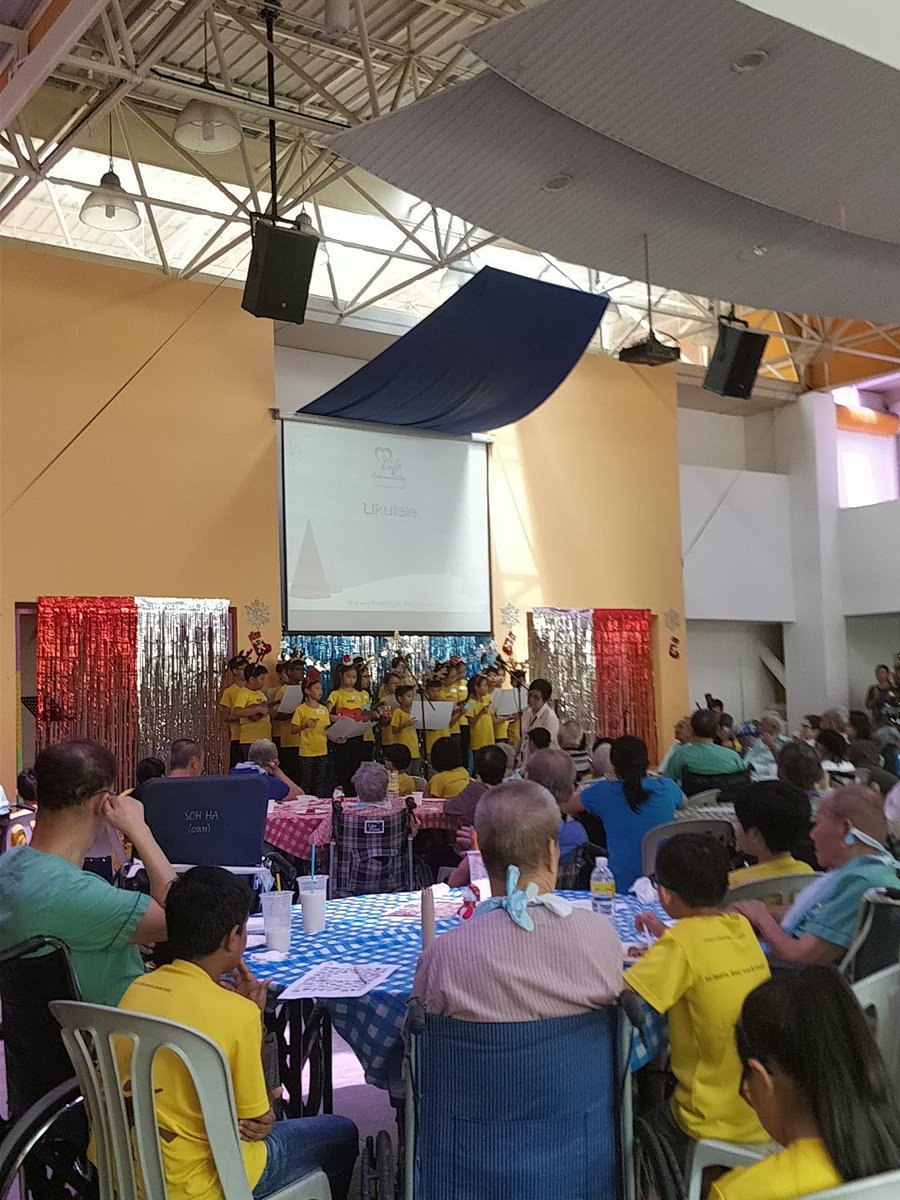 lifecommunitysg's tweet photo. Our dear children serving the elderly at Ling Kwang Home. #Christmas2018 https://t.co/Ppf6GOEsaN
