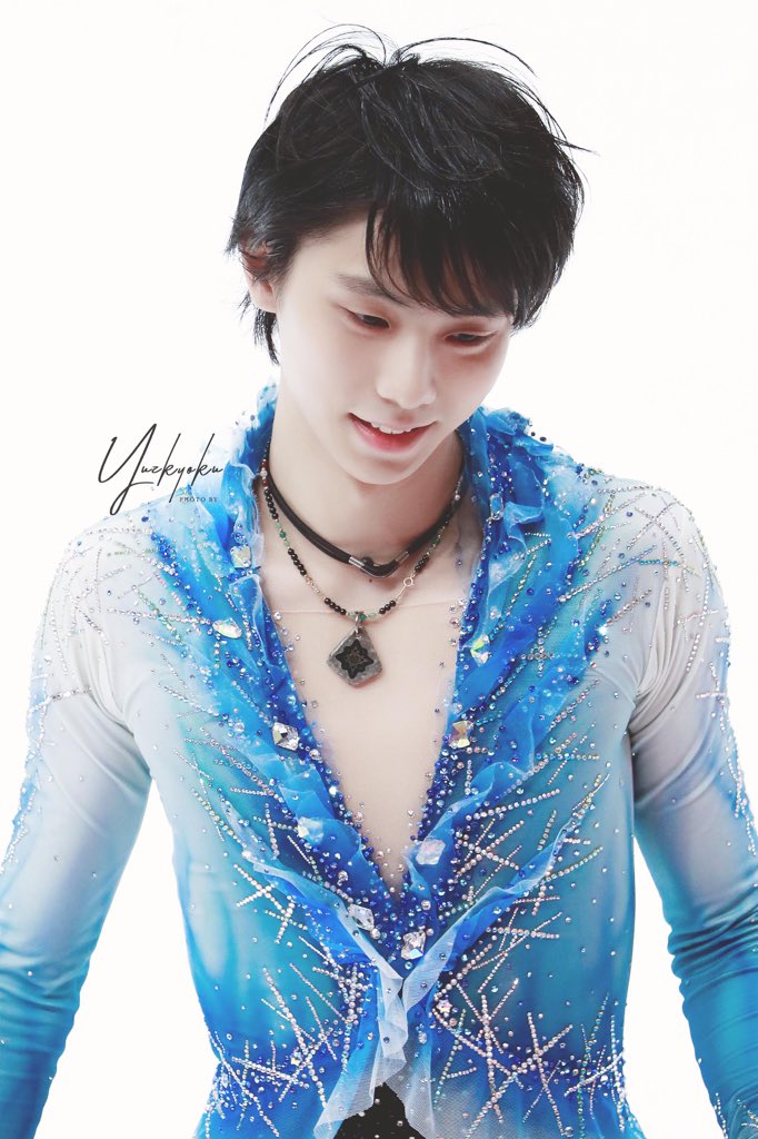 Happy Birthday to Yuzuru hanyu.Hope you be strong and healthy. 