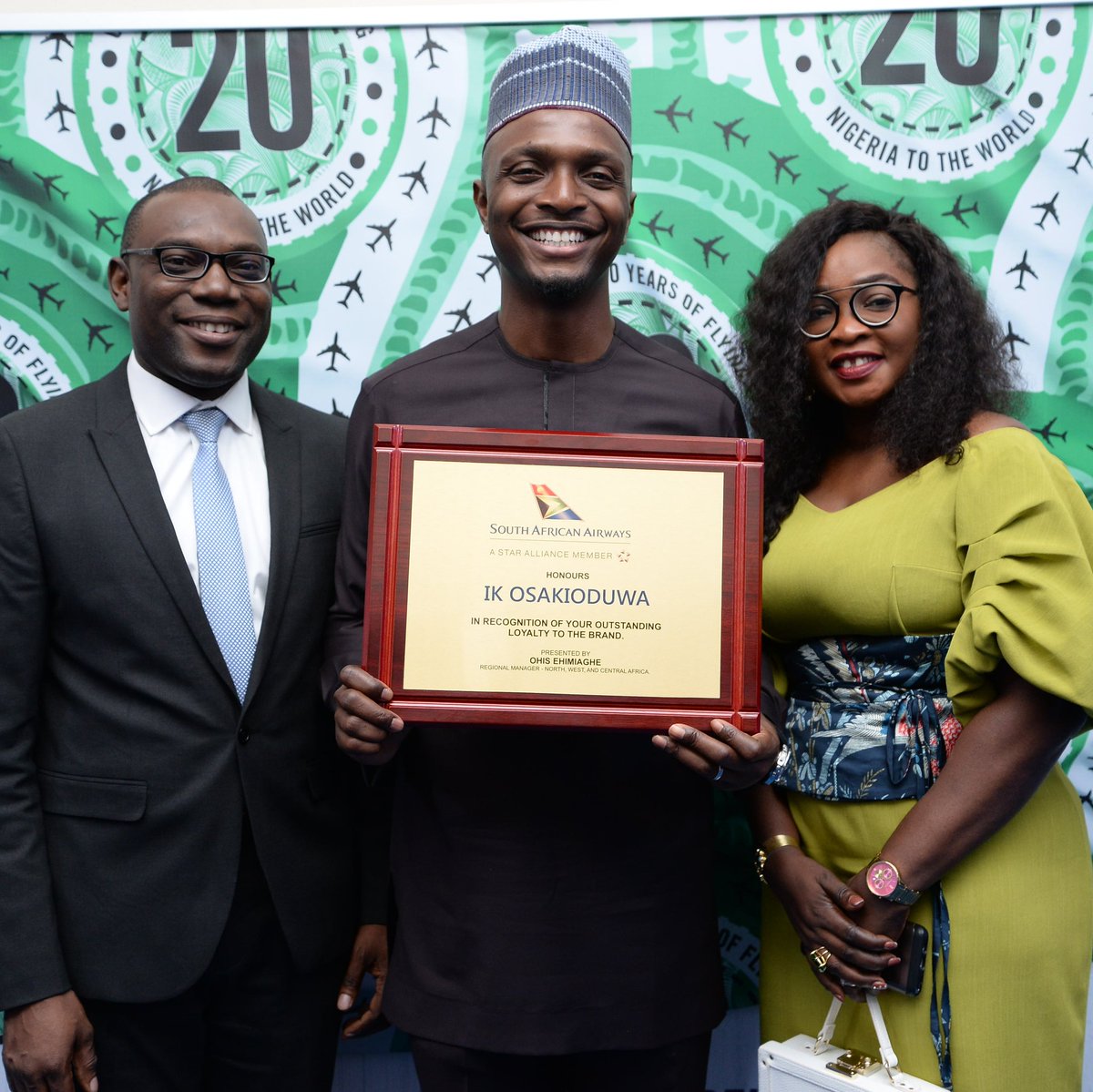 Topcommng1's tweet photo. @flysaanigeria honors @ik_osakioduwa for his outstanding loyalty to the brand as part of the #20yearsanniversary celebrations.
#FlySAANigeria #Flysaa #ikosakioduwa #brandloyalty #SouthAfricanAirways #Topcommdelivers https://t.co/lwIgMuGaIc