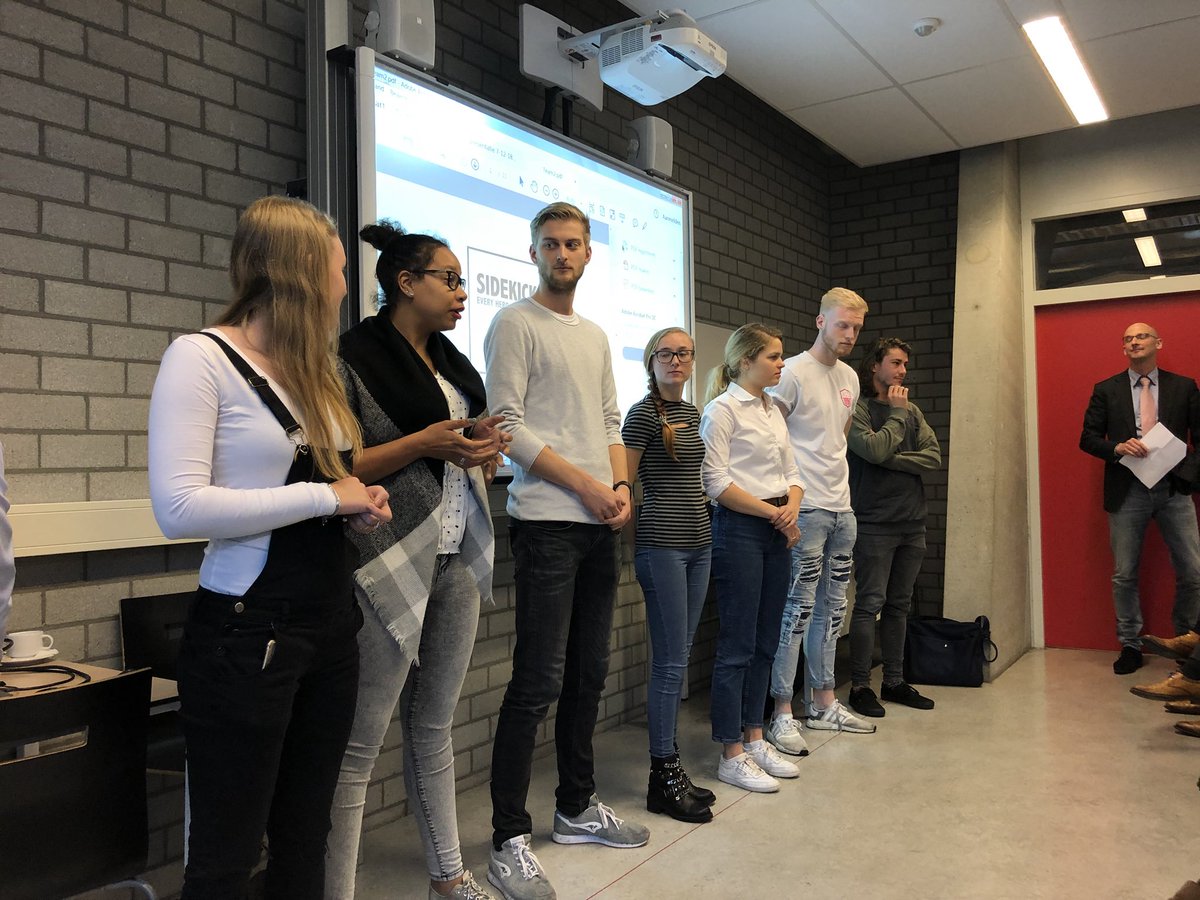 KlaasVerschuure's tweet photo. Met college B&W @GemeenteUtrecht op werkbezoek aan @MBOUtrecht en @diakhuis ! Hoe sluiten we onderwijs en arbeidsmarkt in de zorg beter op elkaar aan? En hoe pakken we personele tekorten in de zorg aan. Met innovatie #futurecarelab ! https://t.co/usFtlu55hT