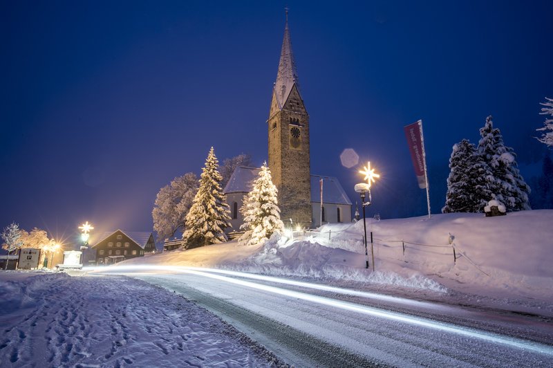 Hoernlepass's tweet photo. Die #Adventszeit im #Kleinwalsertal ist die perfekte Zeit für einen erholsamen, stimmungsvollen #Urlaub. Heute möchte ich Ihnen einige Tipps für die Vorweihnachtszeit an die Hand geben, mit denen die Vorfreude aufs Fest noch größer wird. https://t.co/LAEv9hNRdg Foto: D. Berchtold https://t.co/uWJa45VDbQ