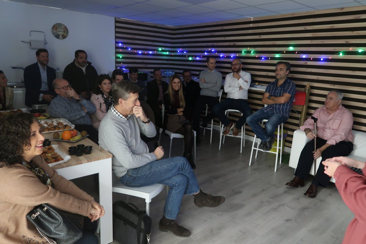 Studio17_Retail's tweet photo. El martes recibimos la GENIAL visita de algunas de las empresas de nuestra provincia de la mano de @jovempa. Muchas gracias por asistir a este DESAYUNO-NETWORKING, y gracias a @Congusto4  por la RIQUÍSIMA #fruta

#STANDS #INTERIORISMOCOMERCIAL #ORIGENES #30ANIVERSARIOSTUDIO17 https://t.co/3m5hN87Xdj