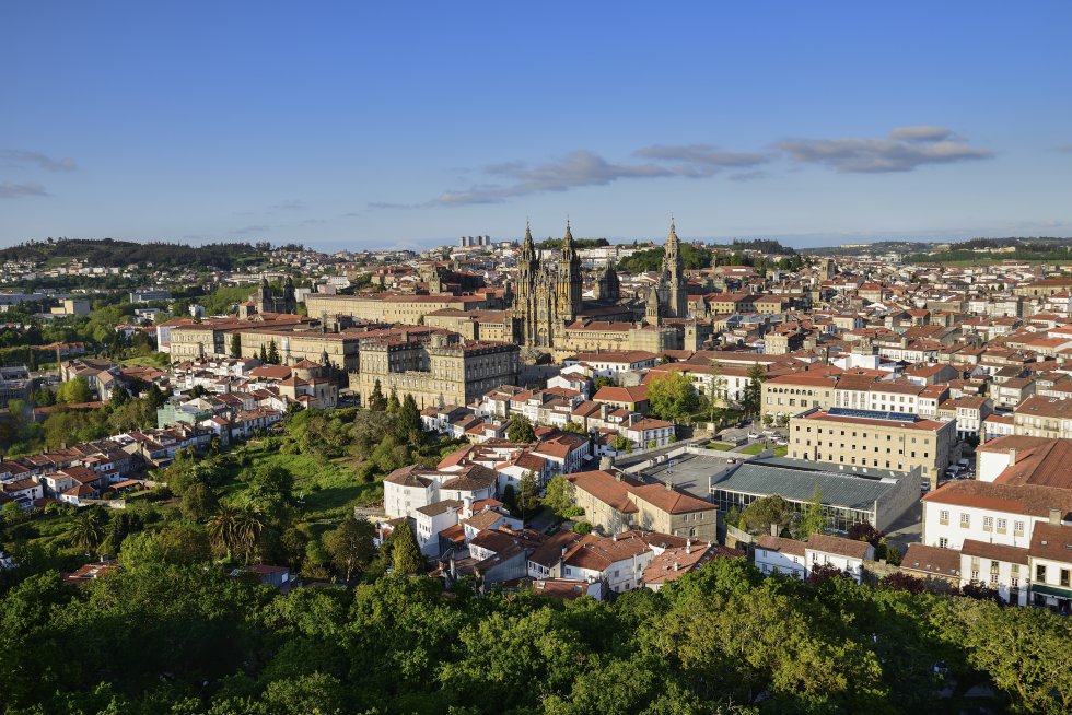 isantome's tweet photo. Yo he vivido en 3 de las 11 :) El 'ranking' de las ciudades españolas más bonitas, según los arquitectos  @el_pais  https://t.co/msFZYMYFke https://t.co/cydIk9PU8T