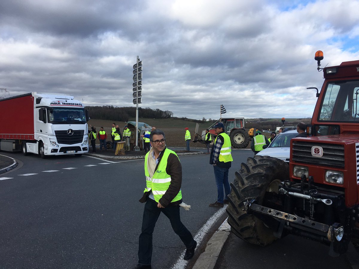 Elsa Charnay On Twitter Les Agriculteurs Giletsjaunes Du