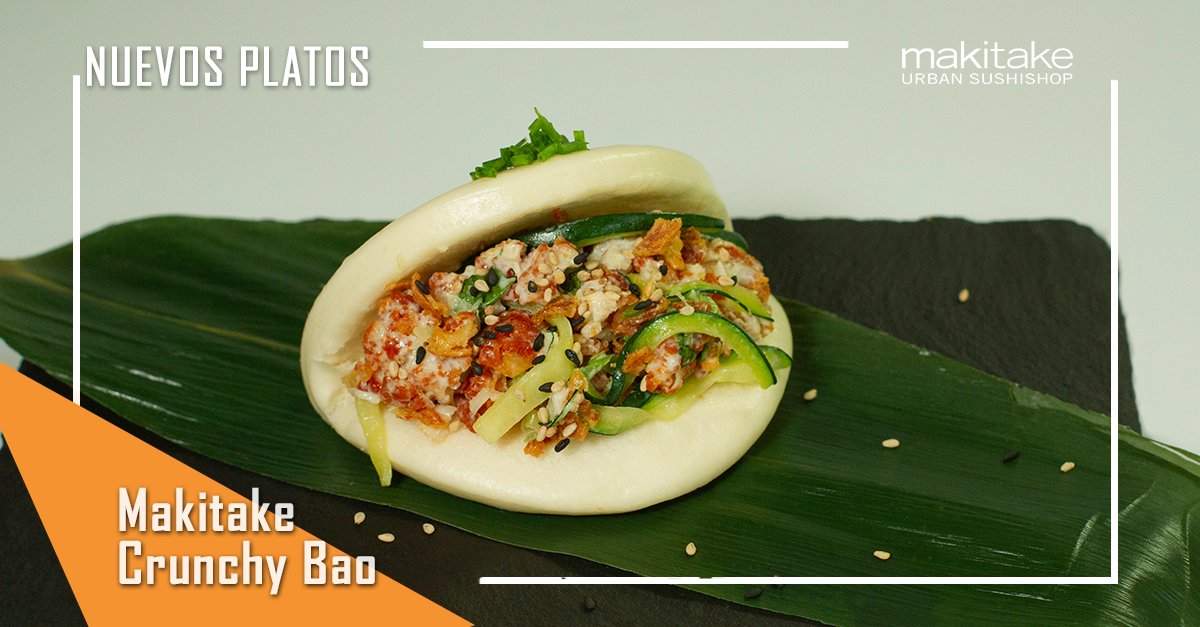 Makitakesushi's tweet photo. Es sencillo y a la vez rico en ingredientes, práctico para comerse por la calle y al tiempo delicioso. Nuestro #Makitake crunchy #bao, elaborado con #pollo picante crujiente con #cebolla caramelizada y #queso de cabra. #MakitakeTime https://t.co/jYHVSEn7B0