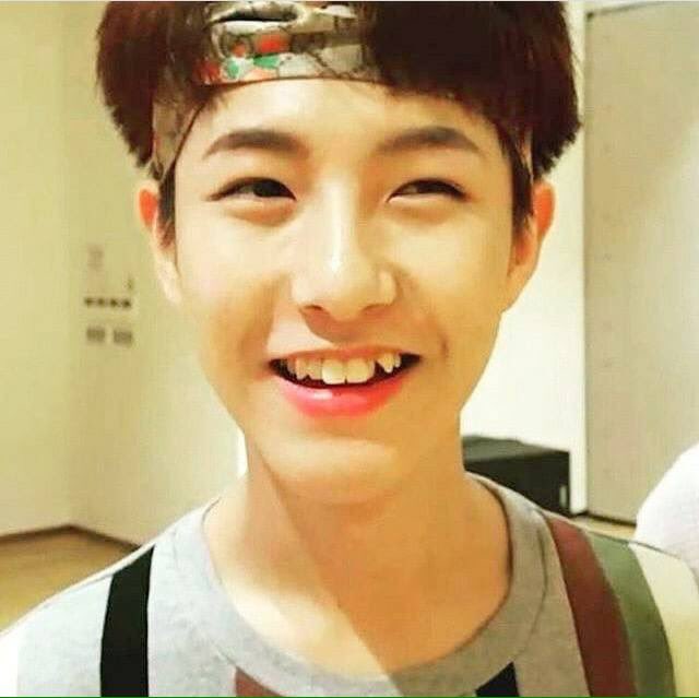 only people who misses renjun and winwin’s snaggletooth can retweet this.