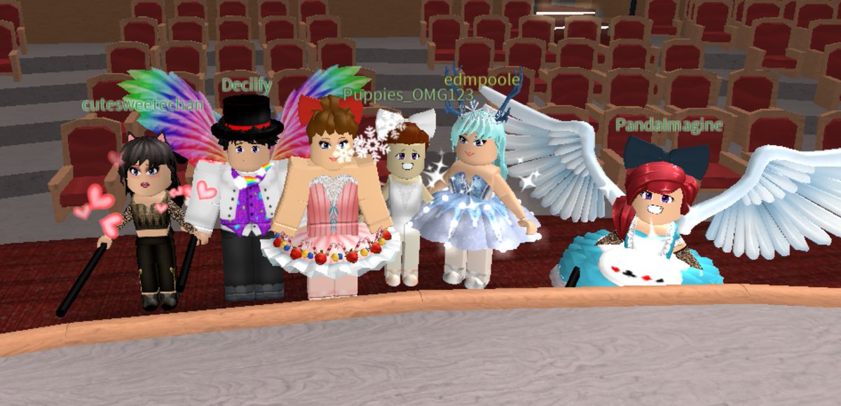 Mimi Dev On Twitter Just Published A New Update To Dance Your Blox Off New Holiday Costumes Plus Some Old Ones Too And Christmas Music Had Fun Playing With You Guys Create