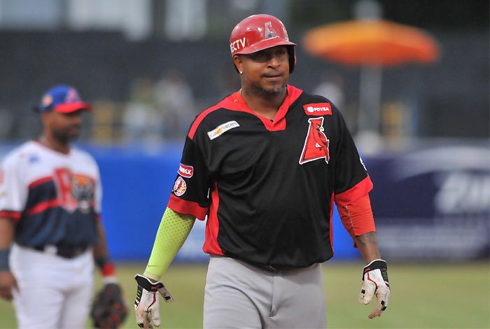 GEDV86's tweet photo. 1. #7Dic Los grandeligas venezolanos Luis Valbuena y José "El Hacha" Castillo, de Cardenales de Lara, fueron asesinados esta madrugada cuando regresaban a Barquisimeto después de culminar el juego contra Leones del Caracas. https://t.co/3tSXcIguDI