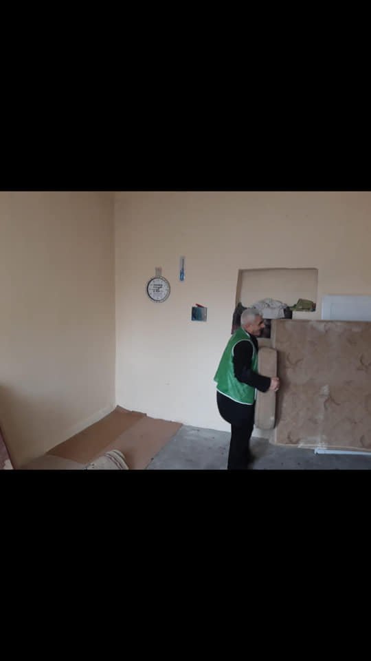 AskidaElbise's tweet photo. @nevsehirihhder Başkanı sayın Baki Öncül bey ve İHH Sorumlusu Gıyasettin Kömürcü beye teşekkür ederiz.Hemen yetimlere el attılar ve acil ihtiyaçlarını karşıladılar. 
El ele verip hayırda yarışacağız.İnşallah... https://t.co/QoiLC14DHE