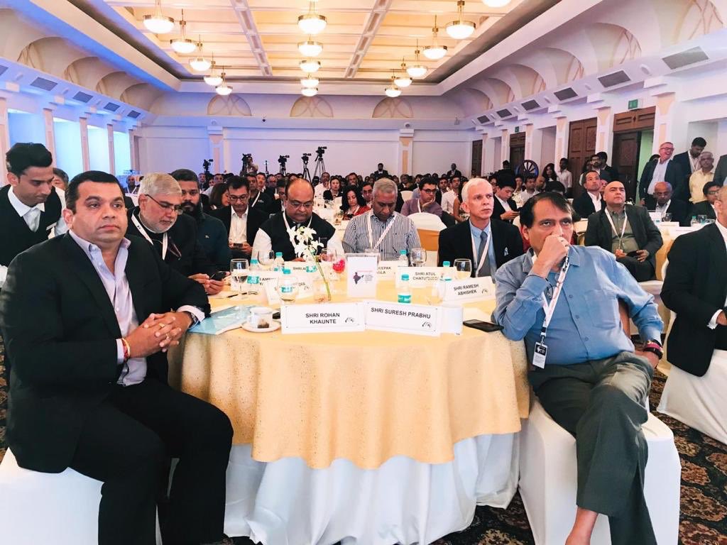 DPIITGoI's tweet photo. Highlighting the purpose of the summit, Shri @sureshpprabhu said that the main idea behind it is to expose new opportunities in India and efforts would be made to make the summit better every year. #GlobalVCIndiaSummit #StartupIndia #EODBIndia https://t.co/wEmHmaJXuw