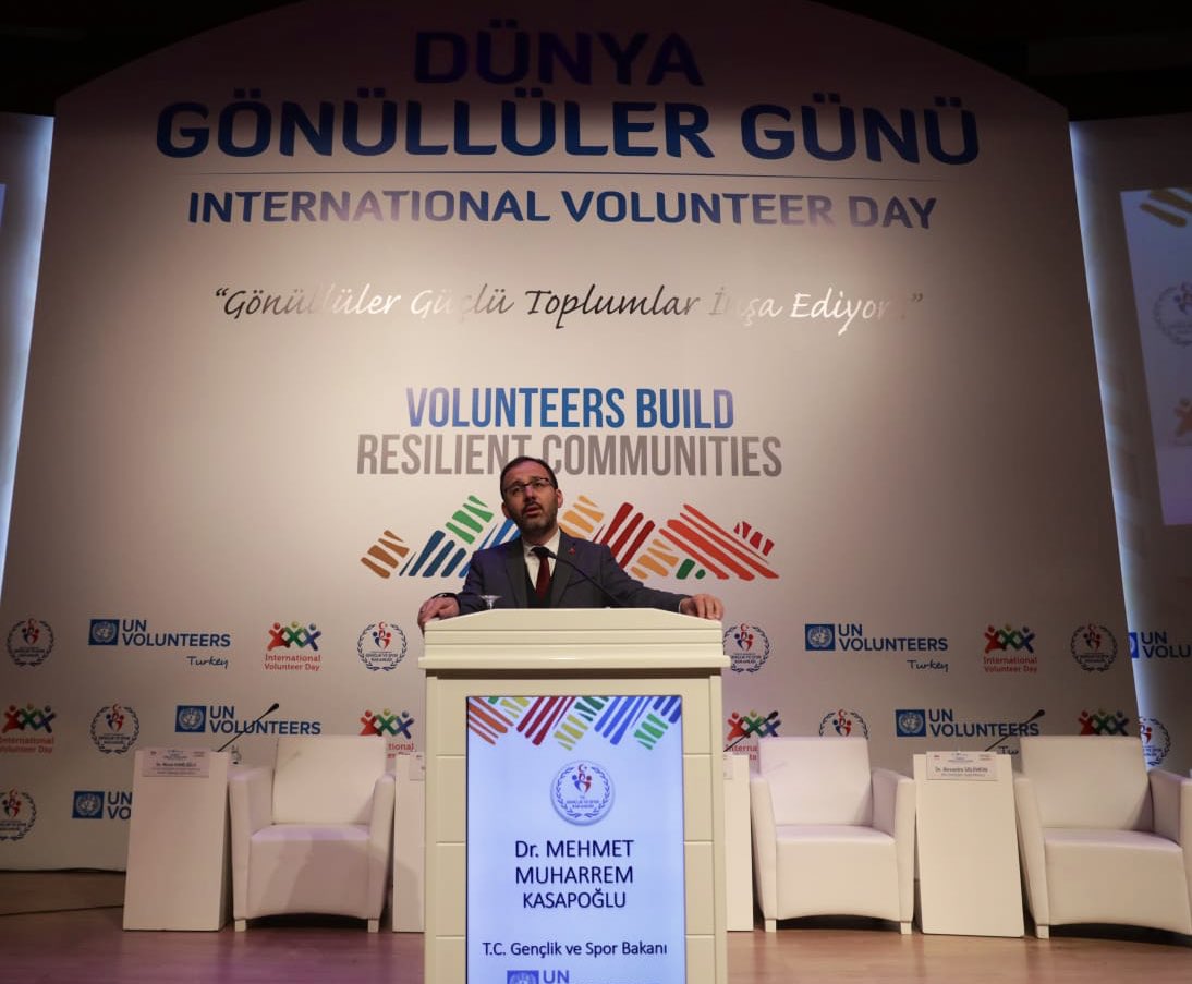 Gençlik ve Spor Bakanlığı olarak 2019 yılını “Gönüllülük Yılı” kabul ediyor ve bütün gönüllülerimizi faaliyetlerimize katılmaya davet ediyoruz.

#GönüllüGençlikGüçlüToplum
#IVD2018