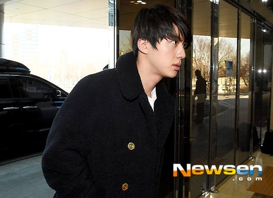 181207 - [#PREVIEW] <a href="/BTS_twt/">방탄소년단</a> tại sân bay Gimpo trên đường đến Đài Loan để thực hiện concert #LoveYourselfTour trong 2 ngày 8-9 tháng 12

©logo
#BTS #VideoMTV18del18 #방탄소년단 
🍀[#L]