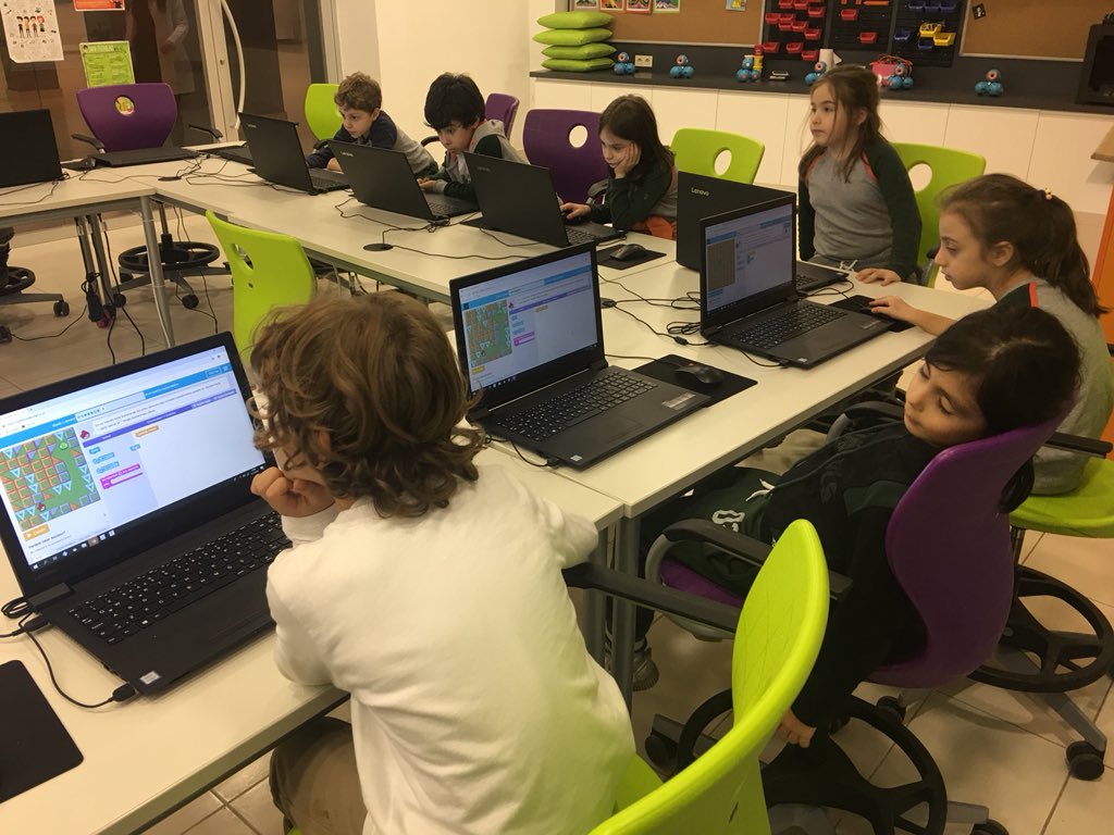 koltukzinnet's tweet photo. #hourofcode Mini mini birlerim Kodlama Haftasında yine kodlama öğreniyor 👾🤖 #dogatech #dogadaegitim https://t.co/YkSfeQdh9P