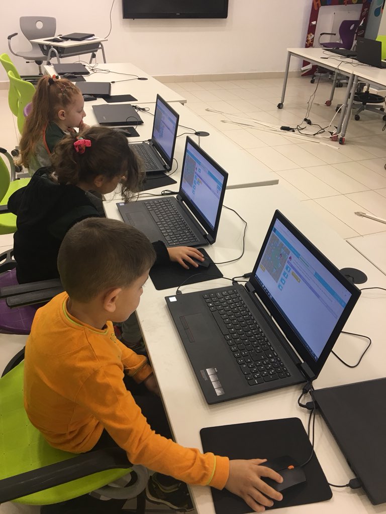 koltukzinnet's tweet photo. Tıkır tıkır fare sesleri arasında 5yaş anasınıfımız #hourofcode #dogadaegitim  #dogatech https://t.co/YMpmQSiAQ7