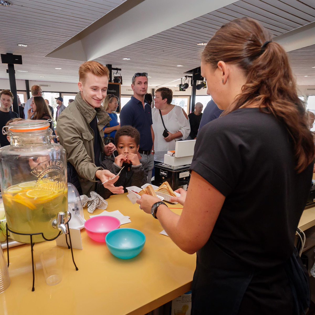 KNVBNoord's tweet image. Het is vandaag Nationale Vrijwilligersdag. Bedank daarom dit weekend alle vrijwilligers bij jouw op de club, want deze helden maken jouw vereniging! ⚽️👏
#clubhelden #vrijwilligersbedankt #KNVB