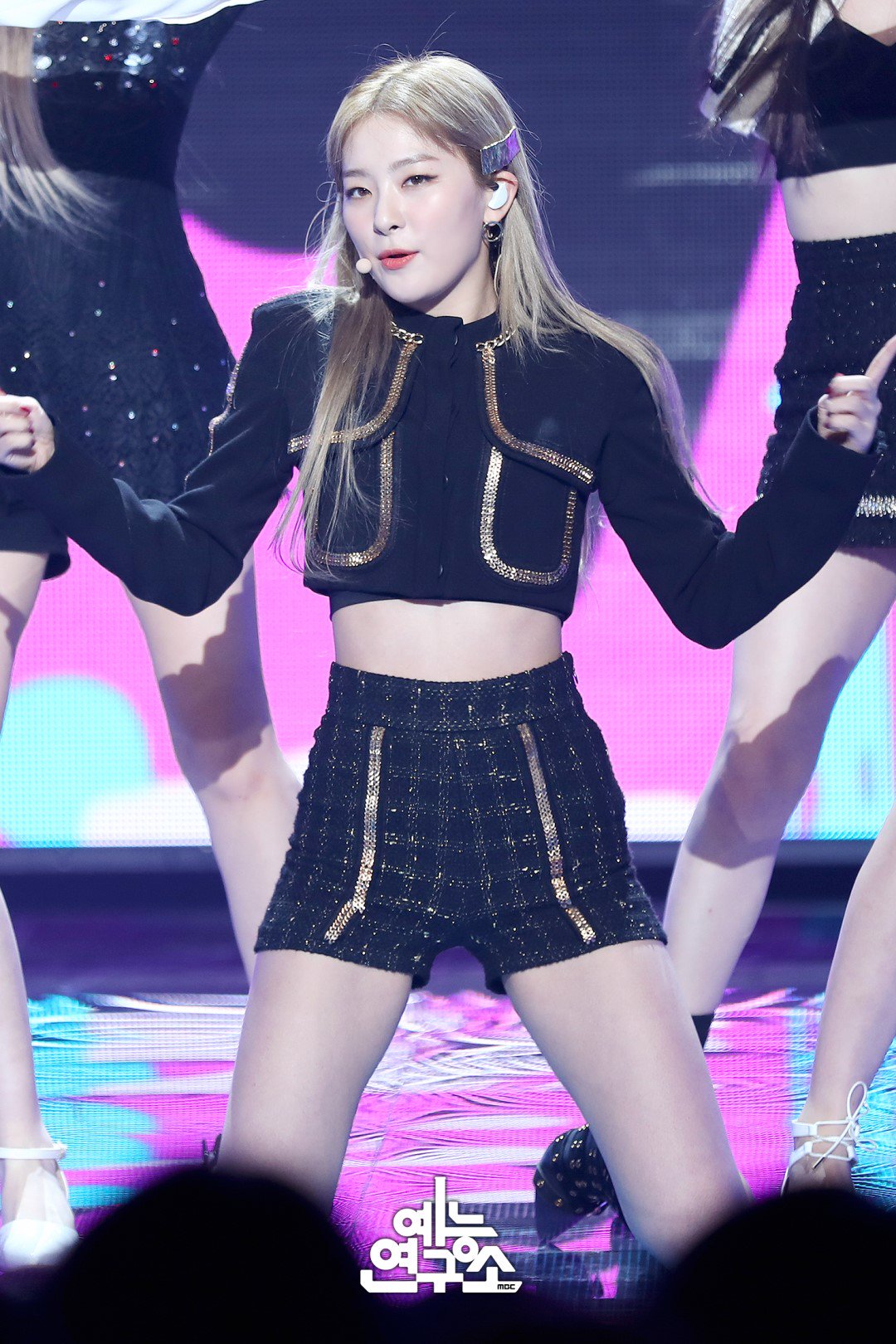 DtzLe9GVAAAJBBy.jpg:orig