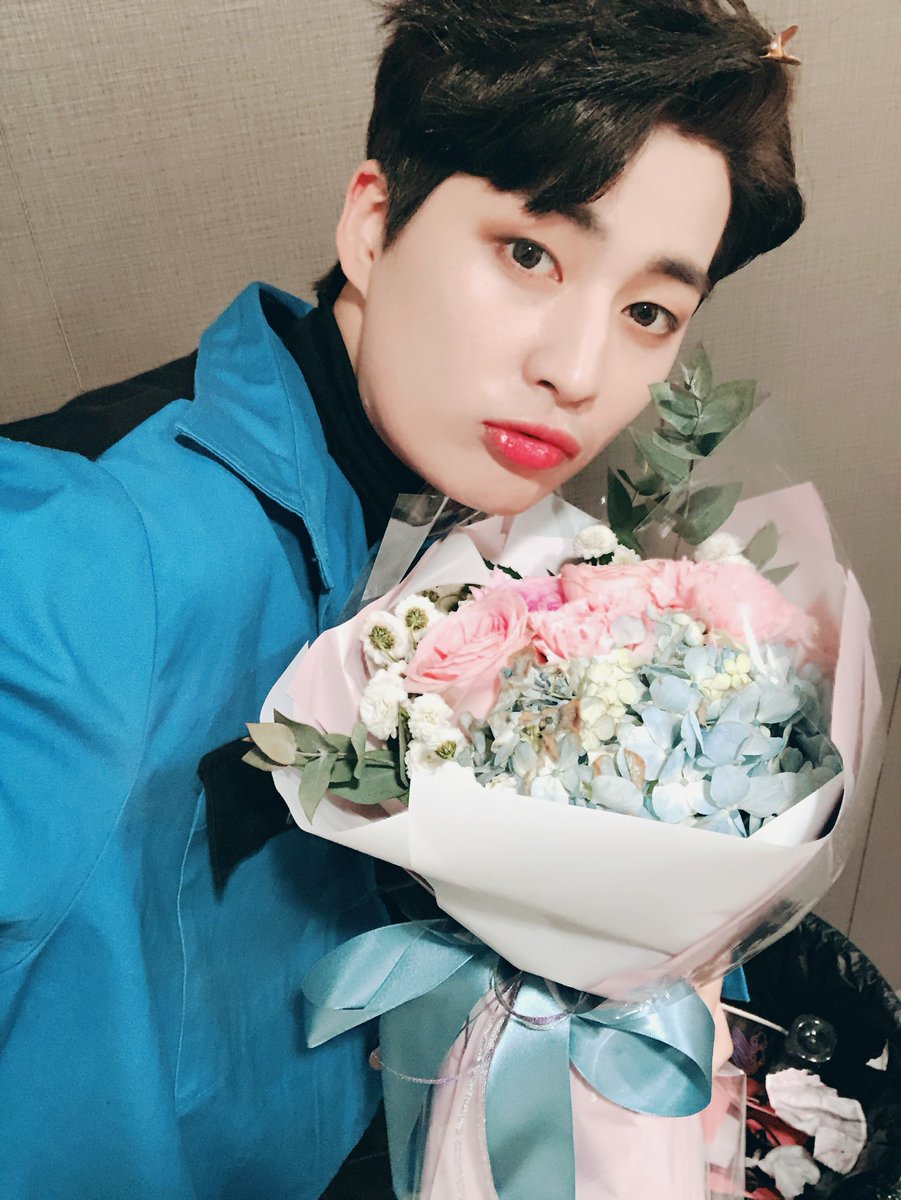 UP10TION's tweet photo. 블루 로즈 ;) #고결 #업텐션 #블루로즈 https://t.co/XDLCiRPIKg