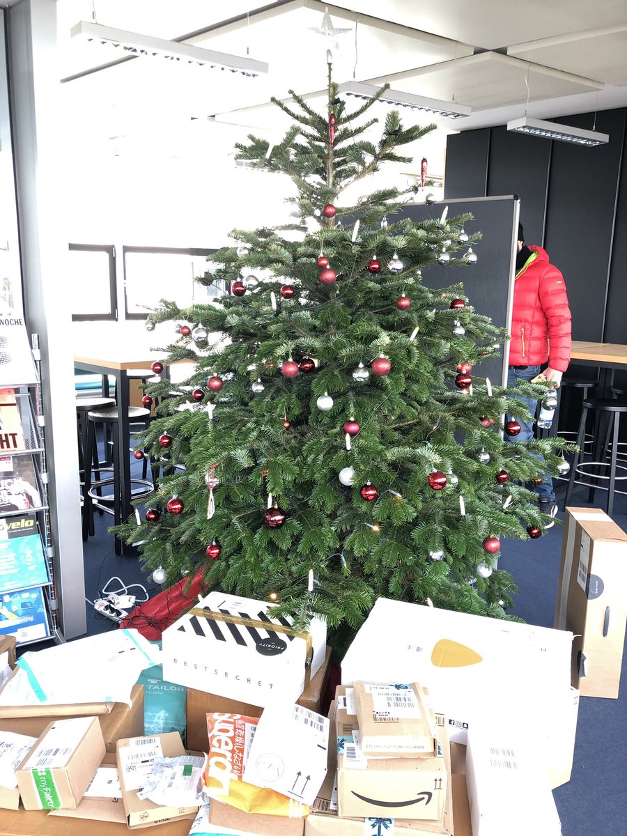 BenjiThu's tweet photo. Ja ist denn schon #Weihnachten @MaibornWolff? Und nein da hinten versteckt sich nicht der Weihnachtsmann. Leider 😉 https://t.co/ykg5IwEXhW