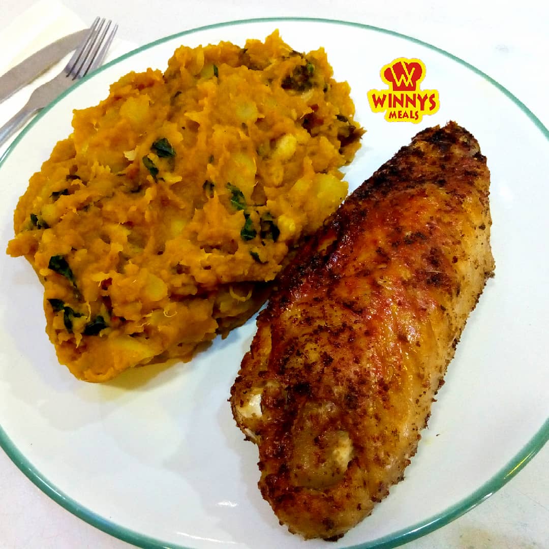 #tgifriday What a perfect combo of Sweet Potatoes Pottage garnished with Veggies and smoked Turkey, to get the weekend ready!😋😋😋 Who is presently in this yummy mood?
REP yourself ✋ 
#breakfast #winnysmeals #mealsonthemove #Lagos #Abuja #festac